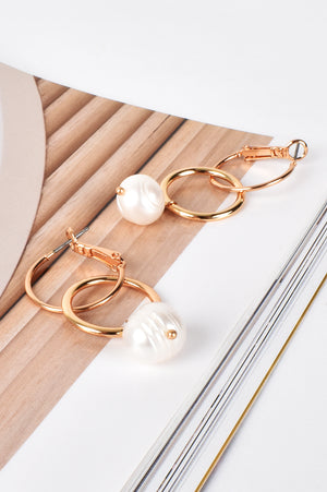 Linked Rings Pearl Drop Earrings - Gold