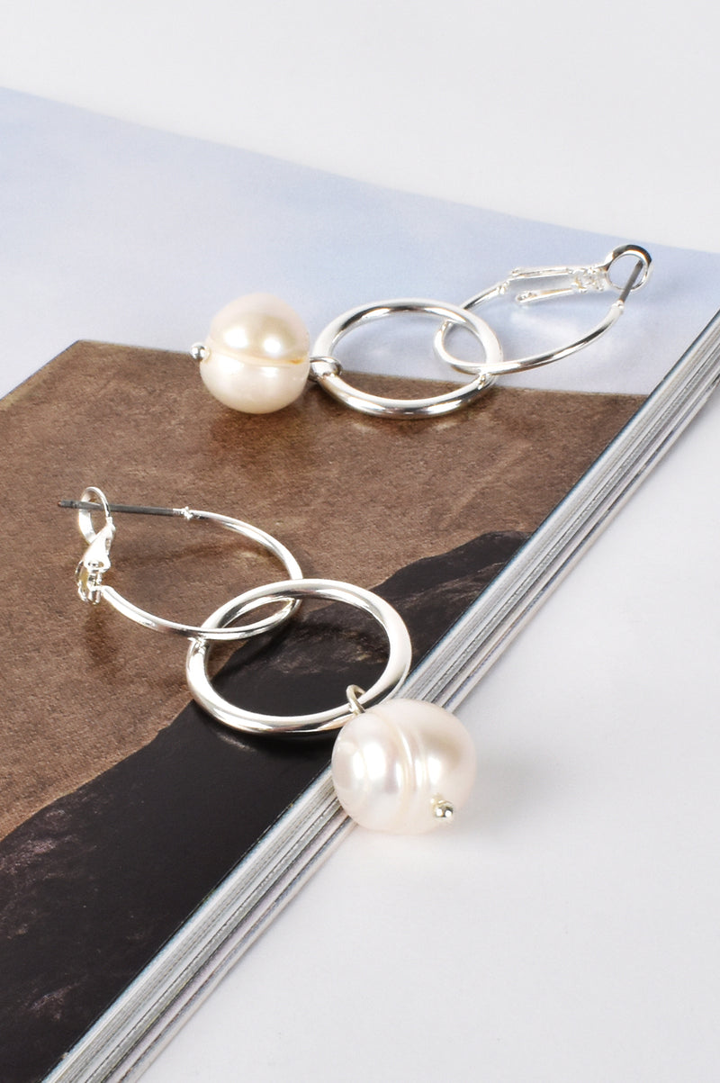Linked Rings Pearl Drop Earrings - Silver